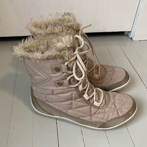 Columbia tan snow boots